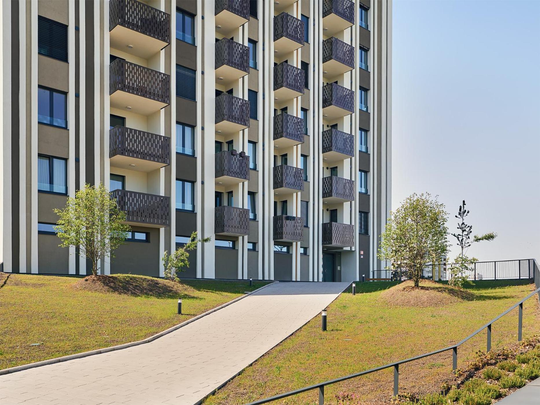 Luxury Sunny Home - Garage Parking, Metro, Balcony, Ps5 With Games Prag Exterior foto